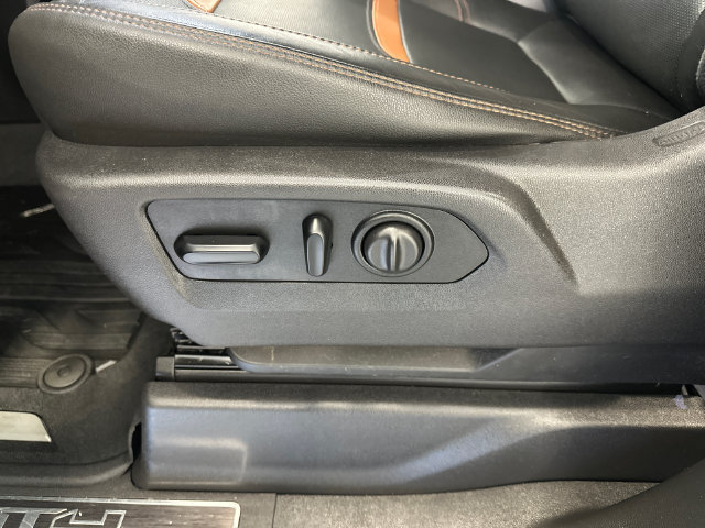 Certified 2019 GMC Sierra 1500 AT4 w/ AT4 Premium Package AWD/4WD image 22