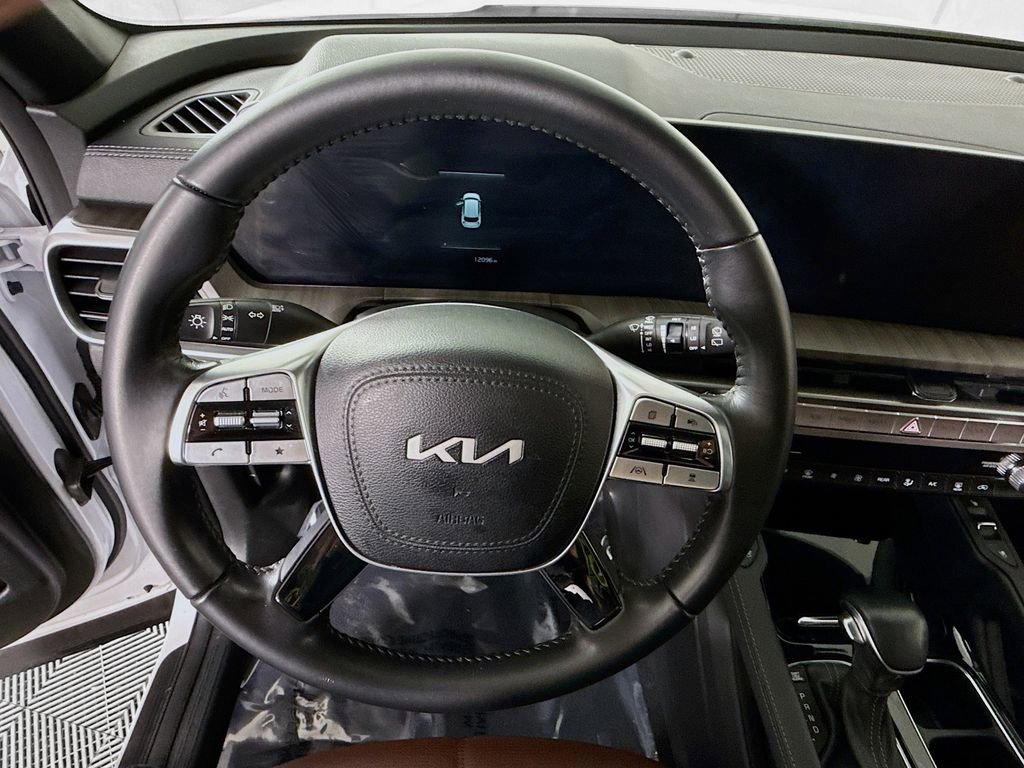 Used 2023 Kia Telluride EX w/ EX Captain's Chair Package image 22