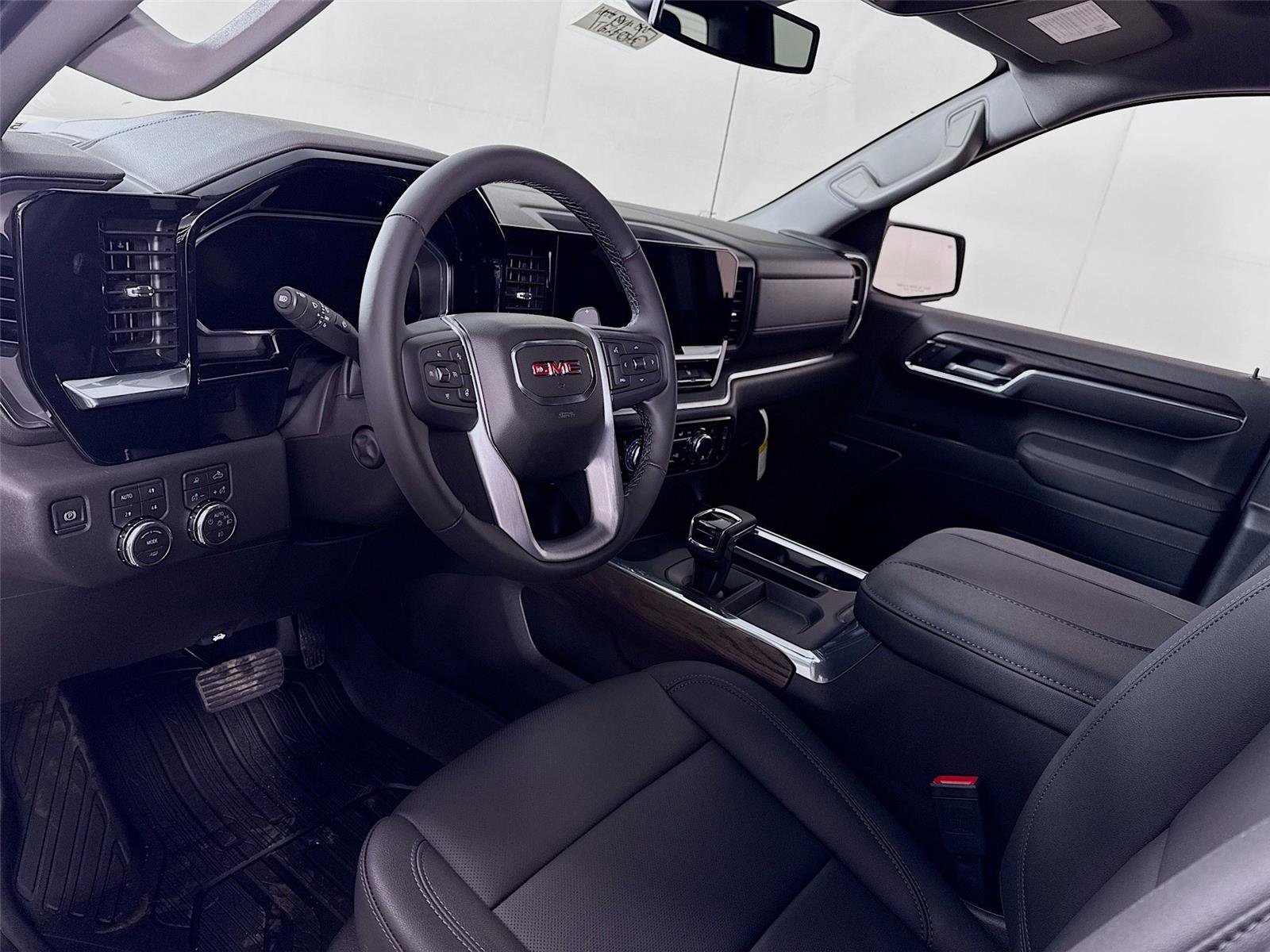 New 2026 GMC Sierra 1500 SLT image 4