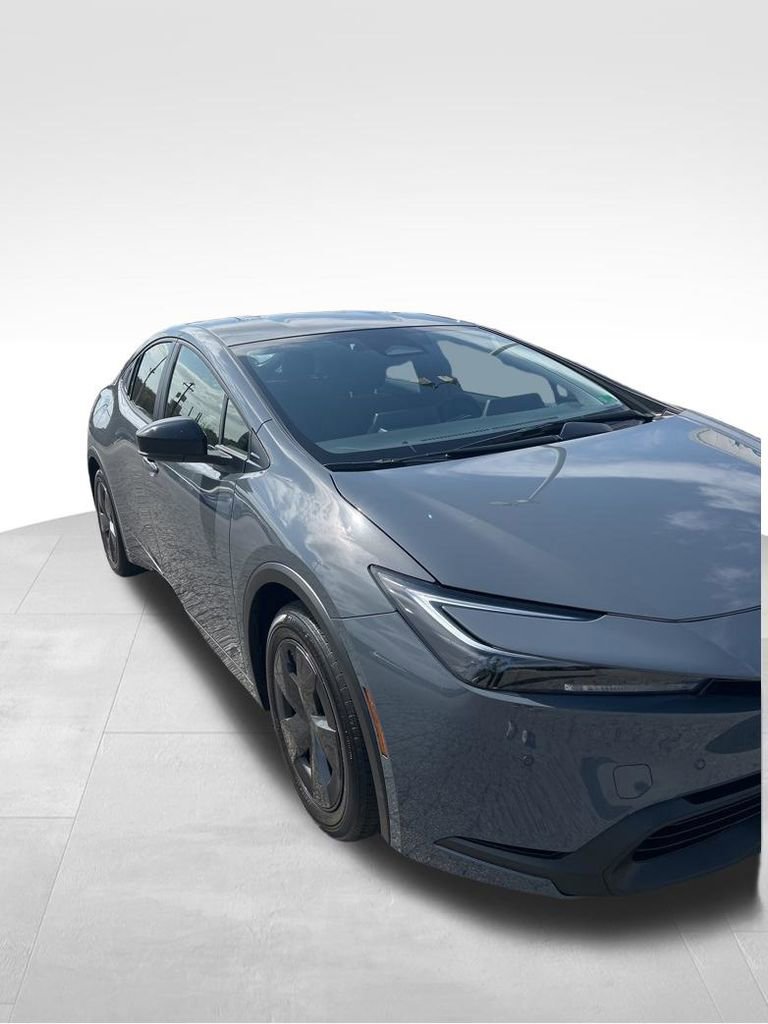 Used 2024 Toyota Prius LE image 11