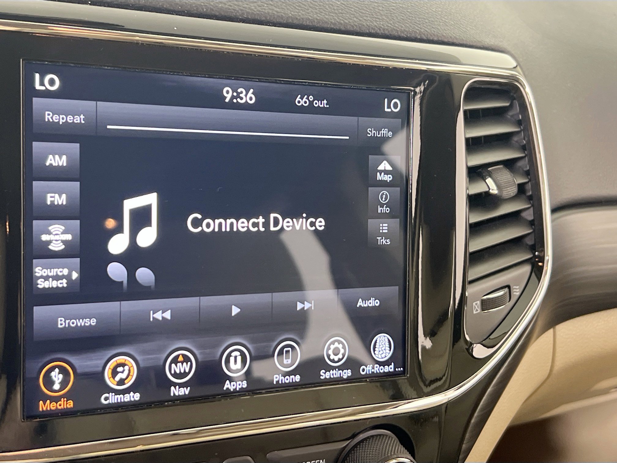 Used 2022 Jeep Grand Cherokee Laredo E image 15