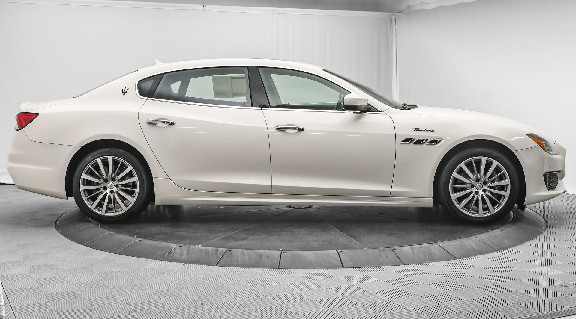 Used 2022 Maserati Quattroporte Modena Q4 image 9