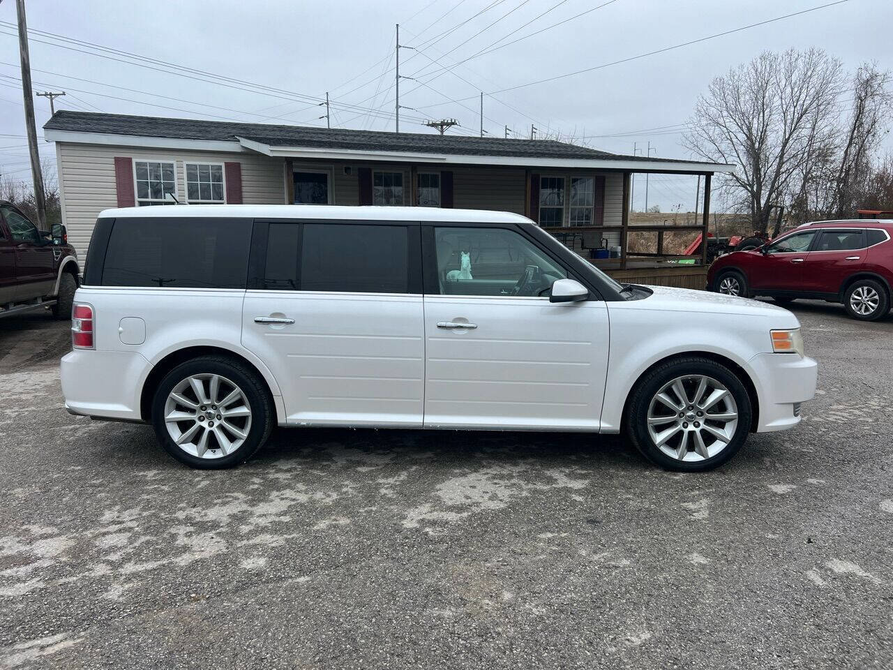 Used 2010 Ford Flex SEL image 2
