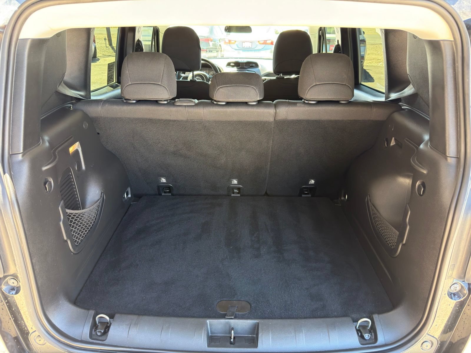 Used 2018 Jeep Renegade Latitude w/ Cold Weather Group AWD/4WD image 9