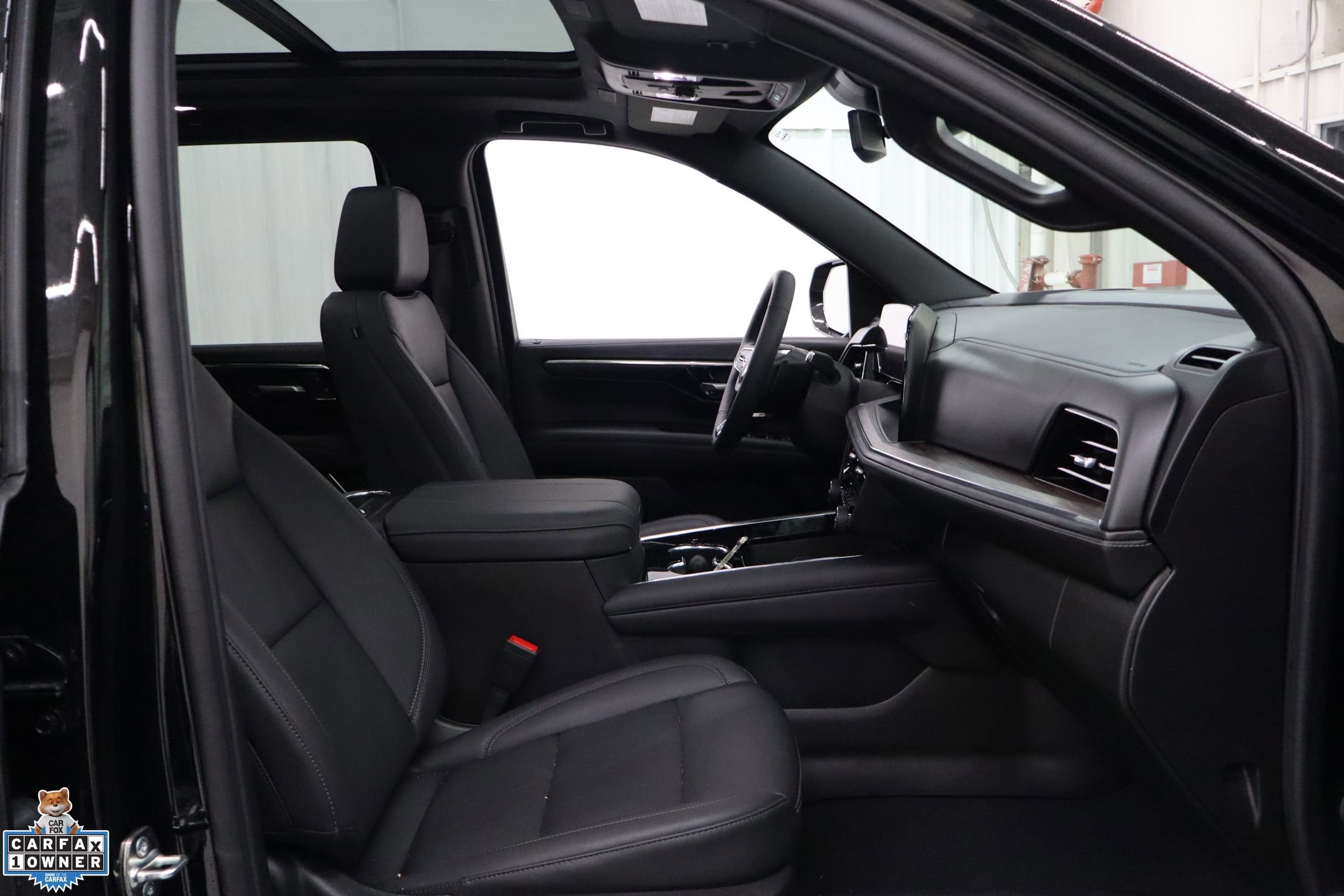 Used 2025 Chevrolet Tahoe LT w/ Comfort Package image 33