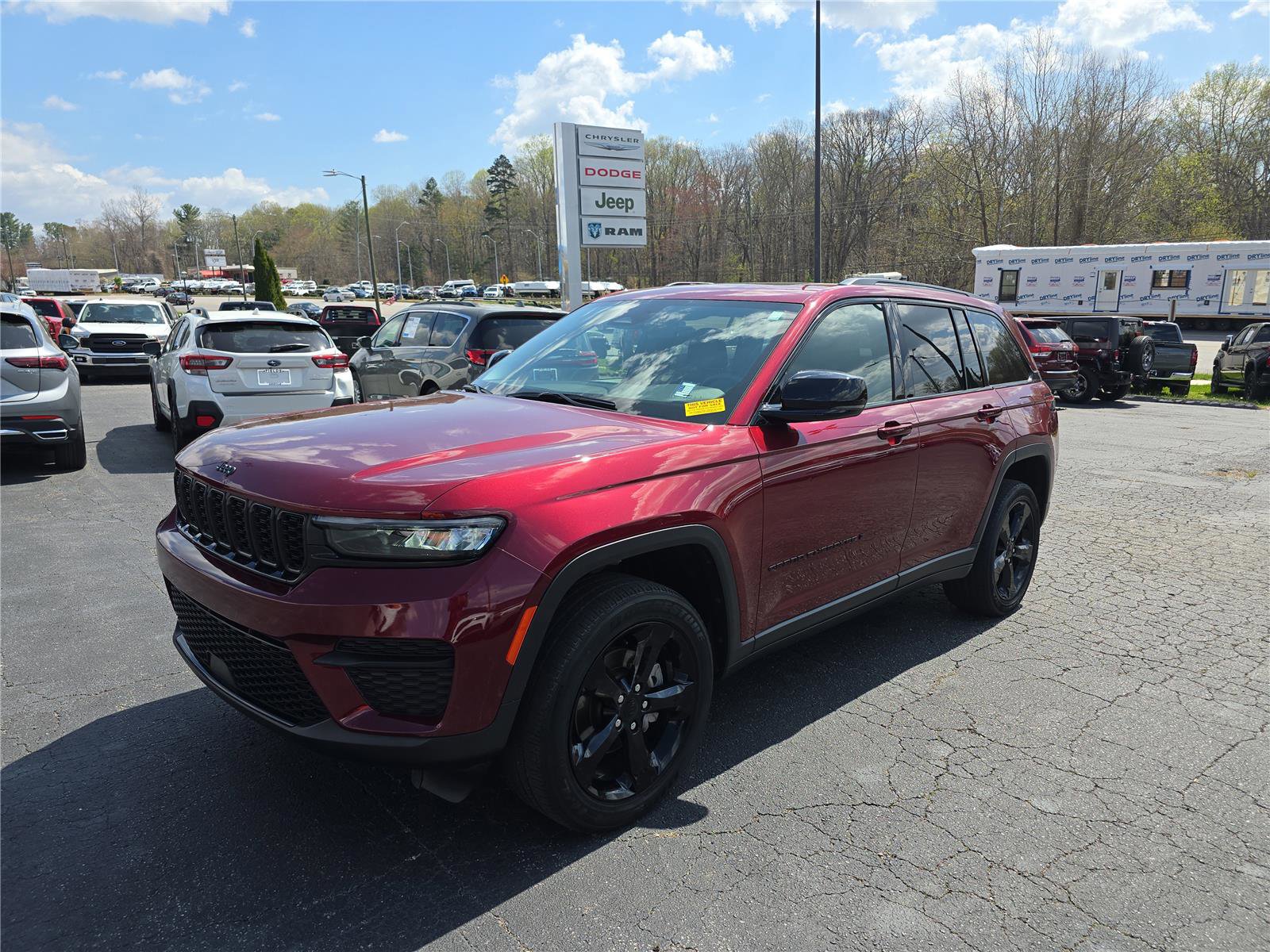 Used 2023 Jeep Grand Cherokee Altitude image 8