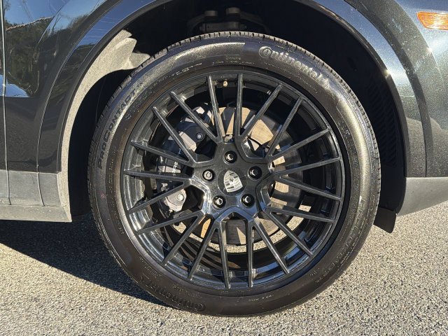 Used 2023 Porsche Cayenne AWD/4WD image 13