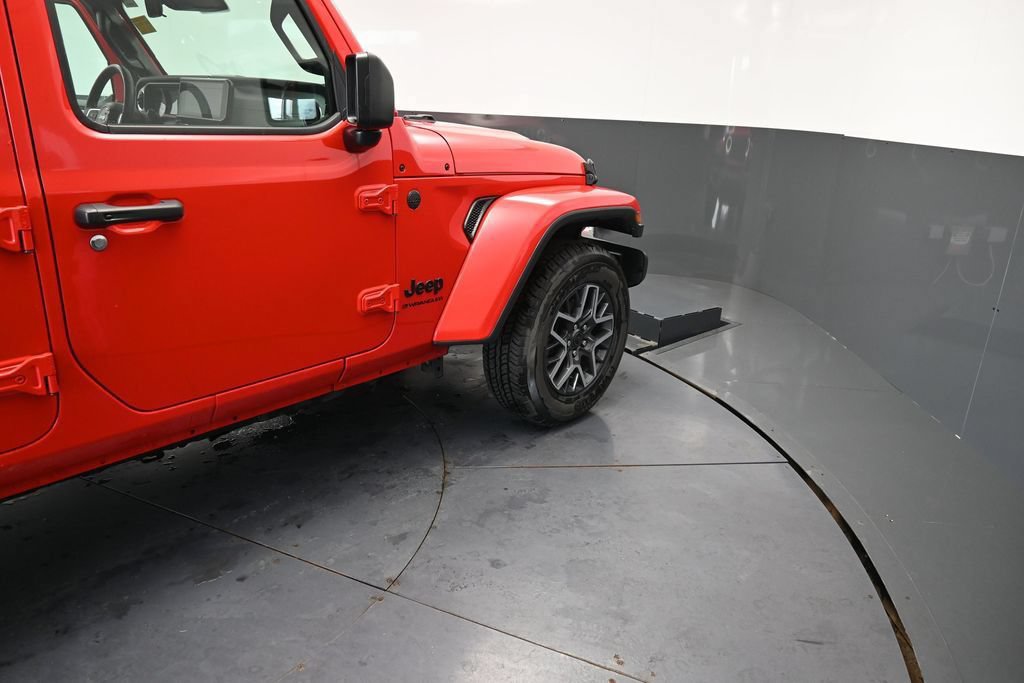 Used 2025 Jeep Wrangler Unlimited Sahara AWD/4WD image 24