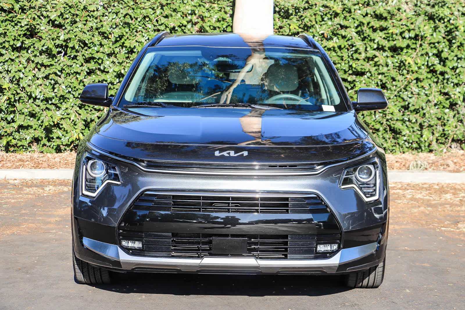 Used 2023 Kia Niro EX Touring FWD image 2