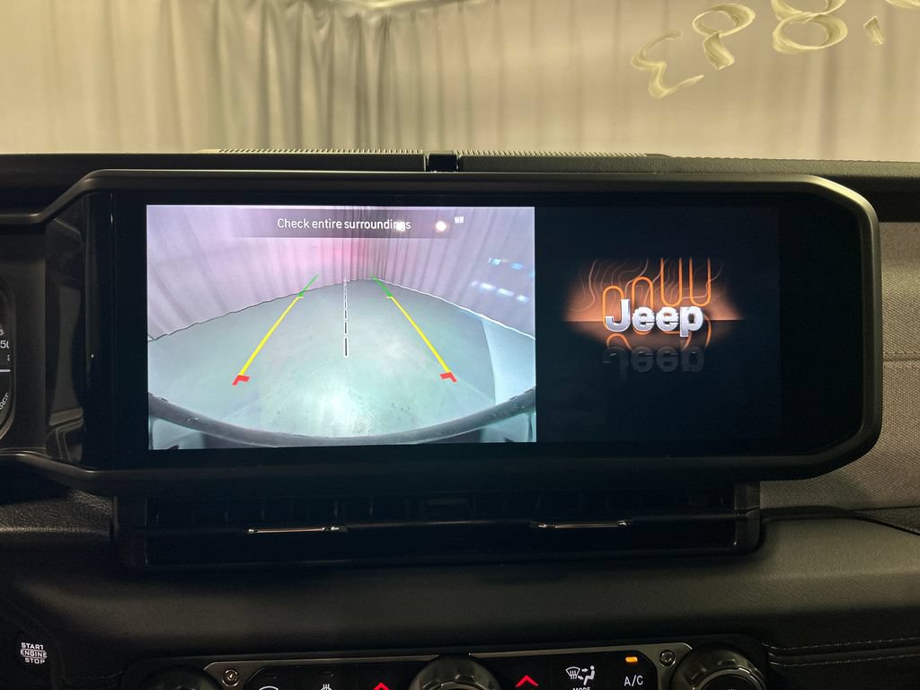 Used 2025 Jeep Wrangler Unlimited Sahara w/ Safety Group AWD/4WD image 18