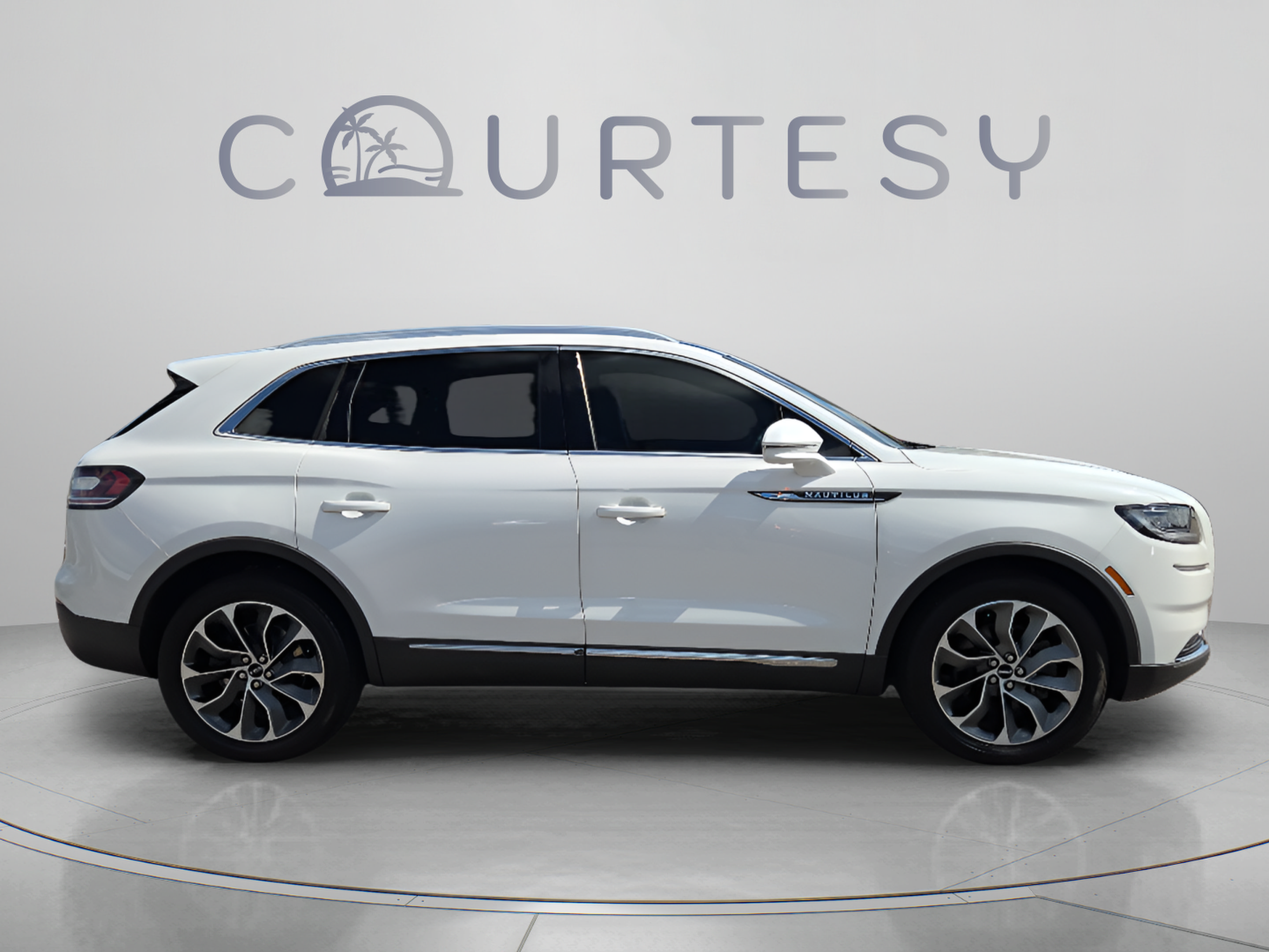 Used 2021 Lincoln Nautilus Reserve w/ Cargo Utility Package AWD/4WD image 6