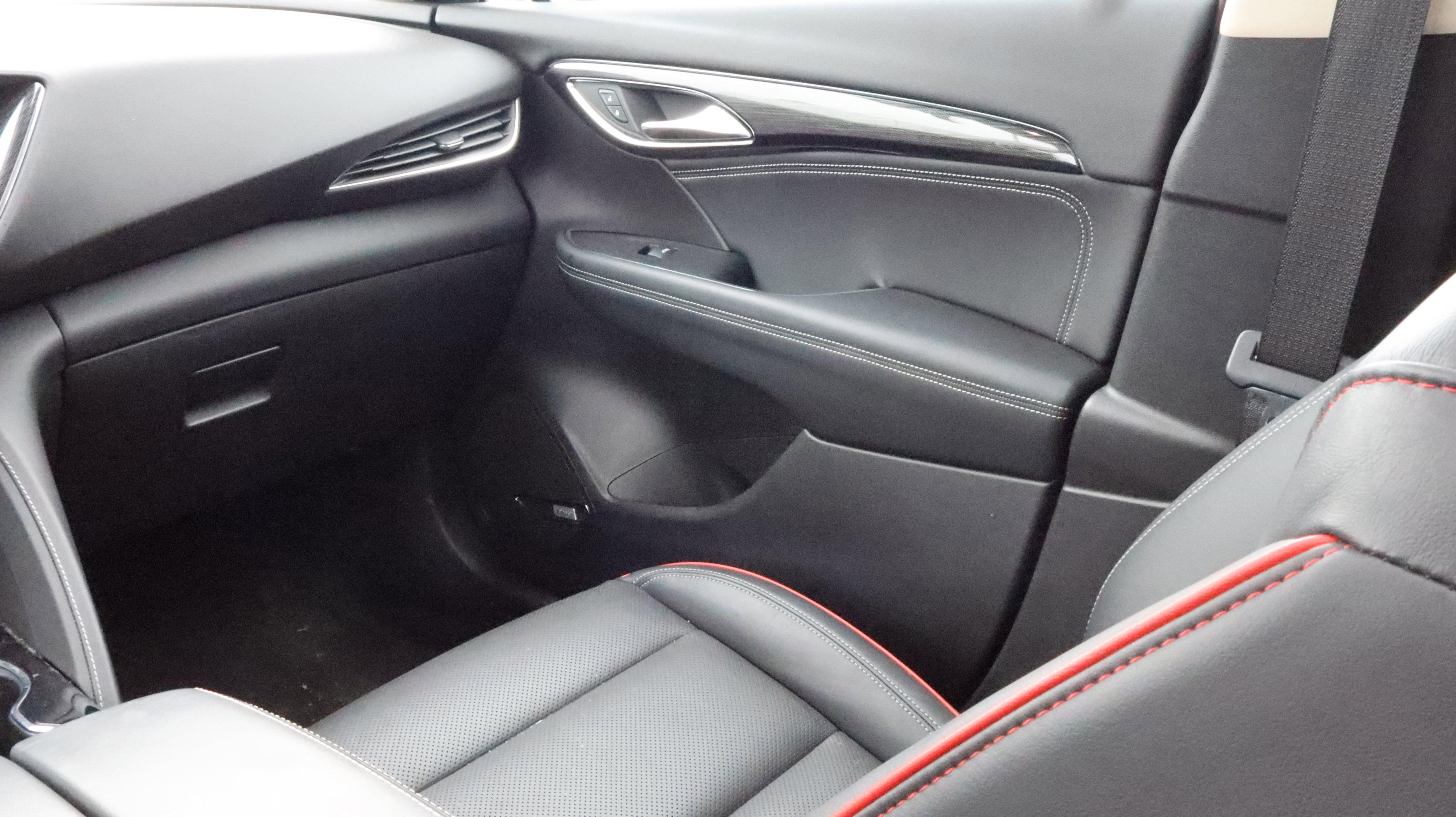 Certified 2022 Buick Envision Essence w/ Technology Package II AWD/4WD image 12