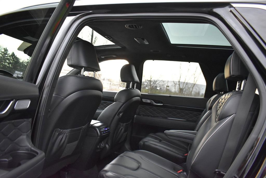 Used 2022 Hyundai Palisade Calligraphy image 13
