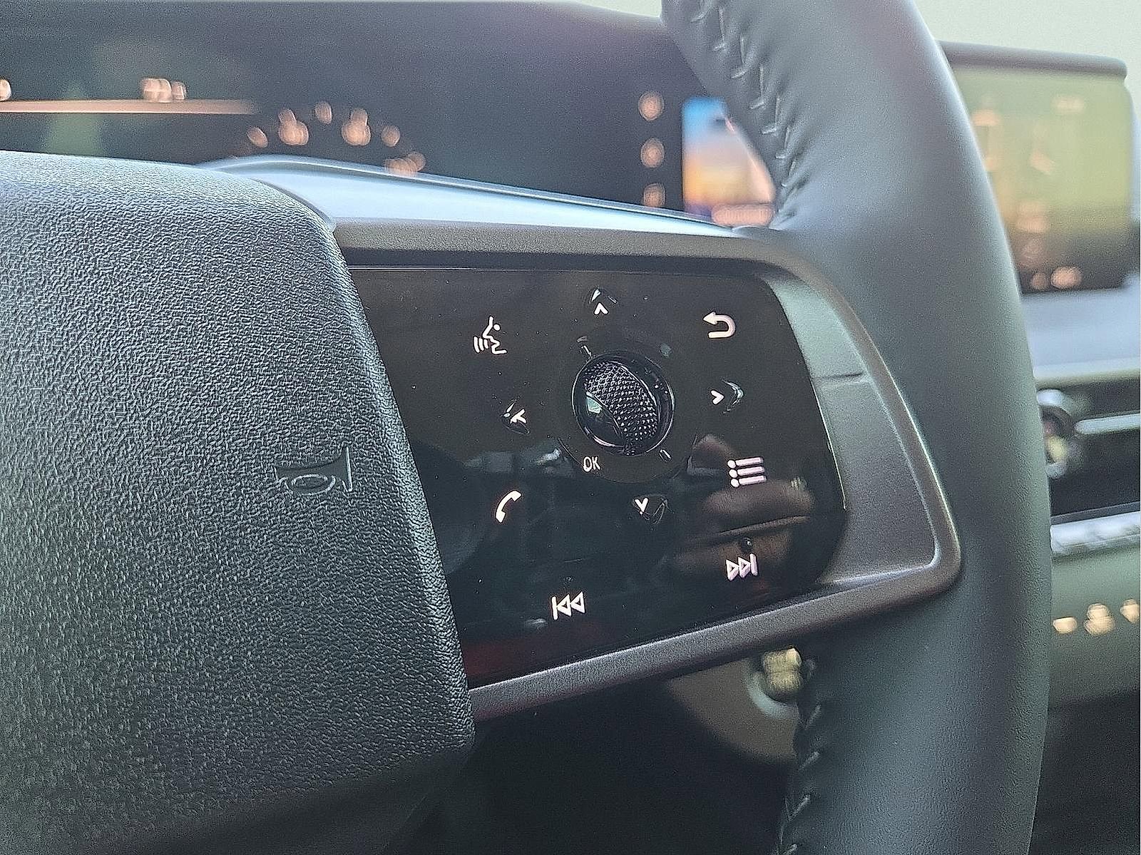 Used 2025 Nissan Murano SV AWD/4WD image 20
