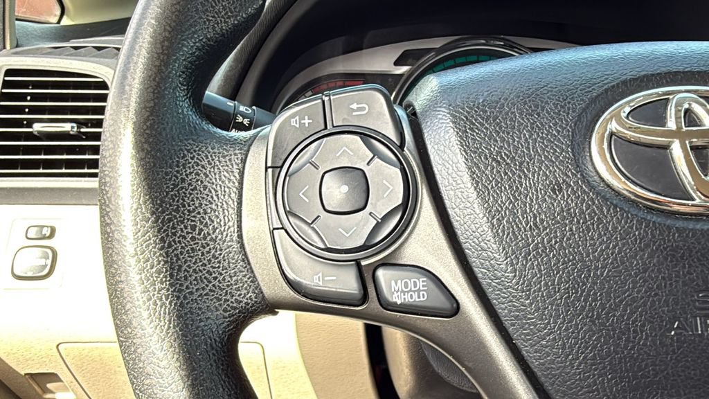 Used 2013 Toyota Venza LE FWD image 23