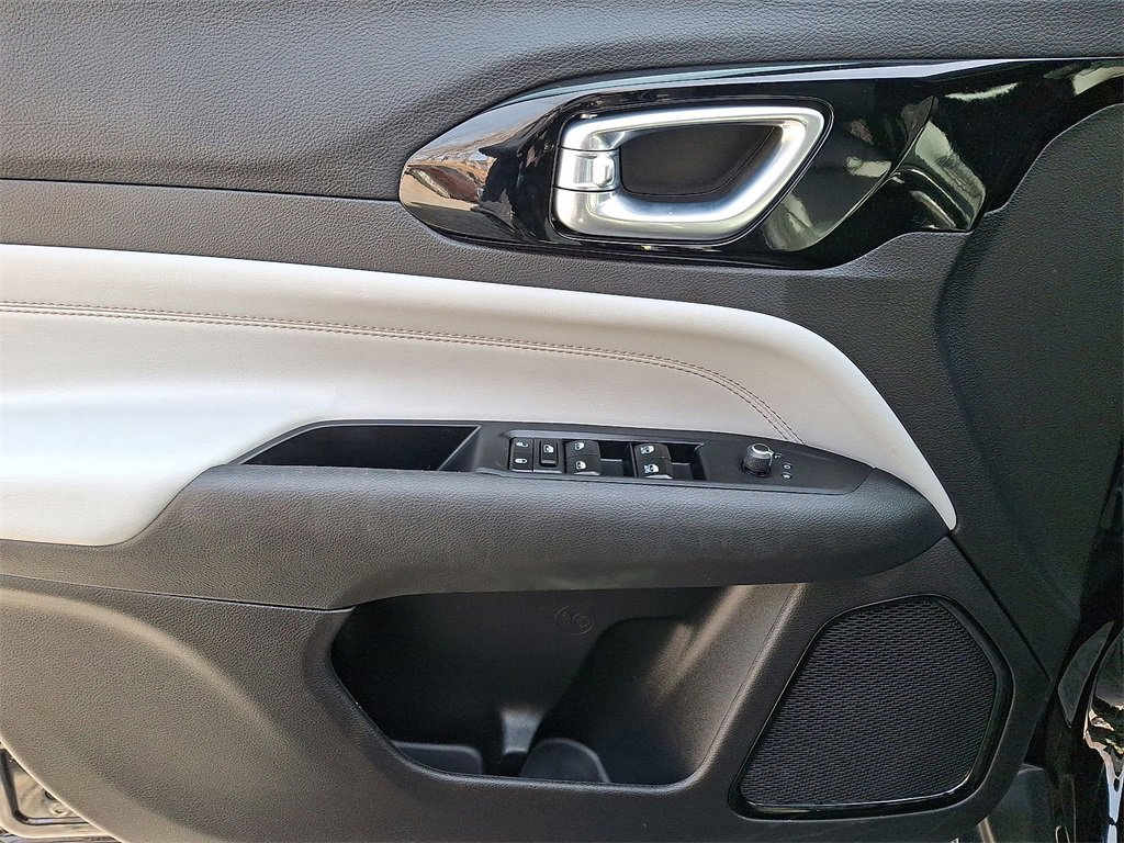 Certified 2024 Jeep Compass Limited image 10