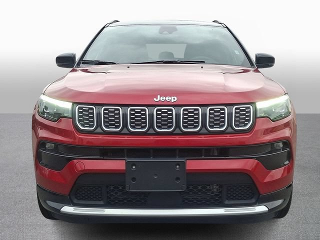 Used 2025 Jeep Compass Limited w/ Elite Group AWD/4WD image 2