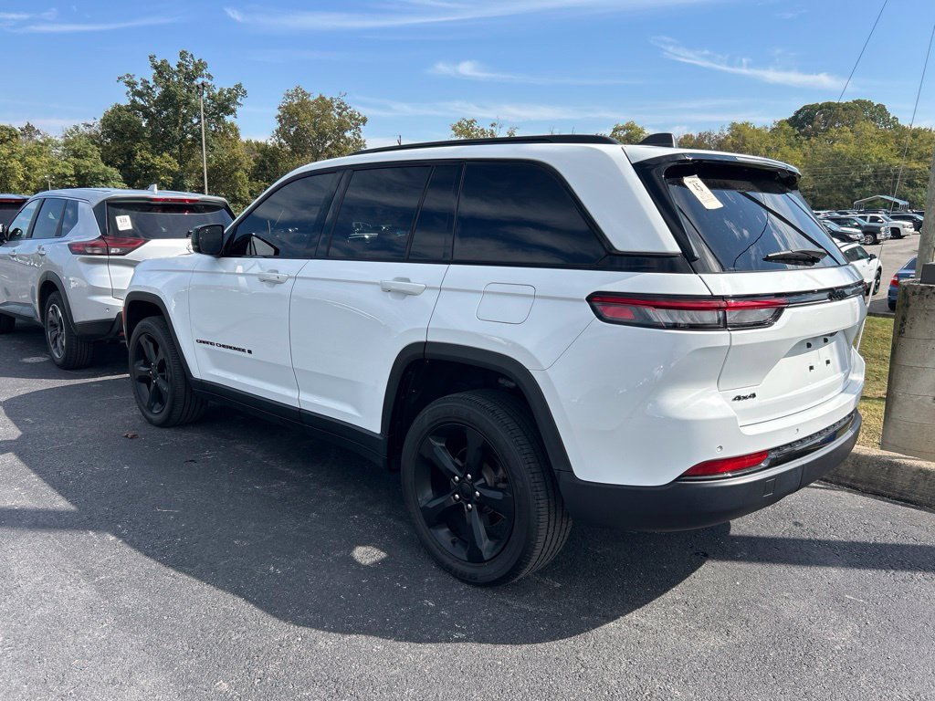 Used 2024 Jeep Grand Cherokee Altitude AWD/4WD image 4
