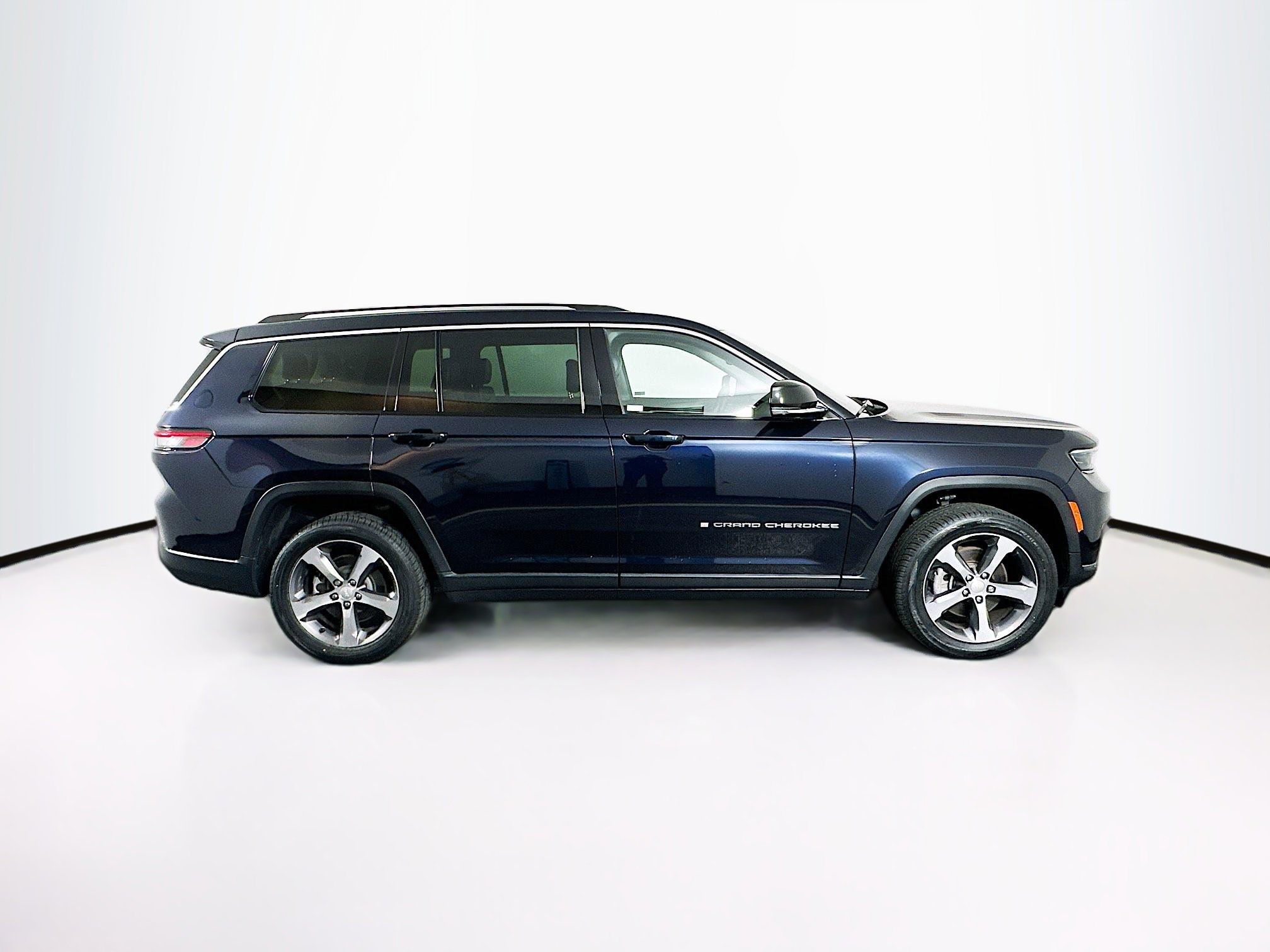 Used 2023 Jeep Grand Cherokee L Limited w/ Trailer Tow Group (B) AWD/4WD image 10