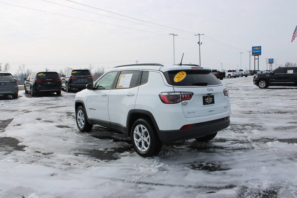 Used 2024 Jeep Compass Latitude AWD/4WD image 7