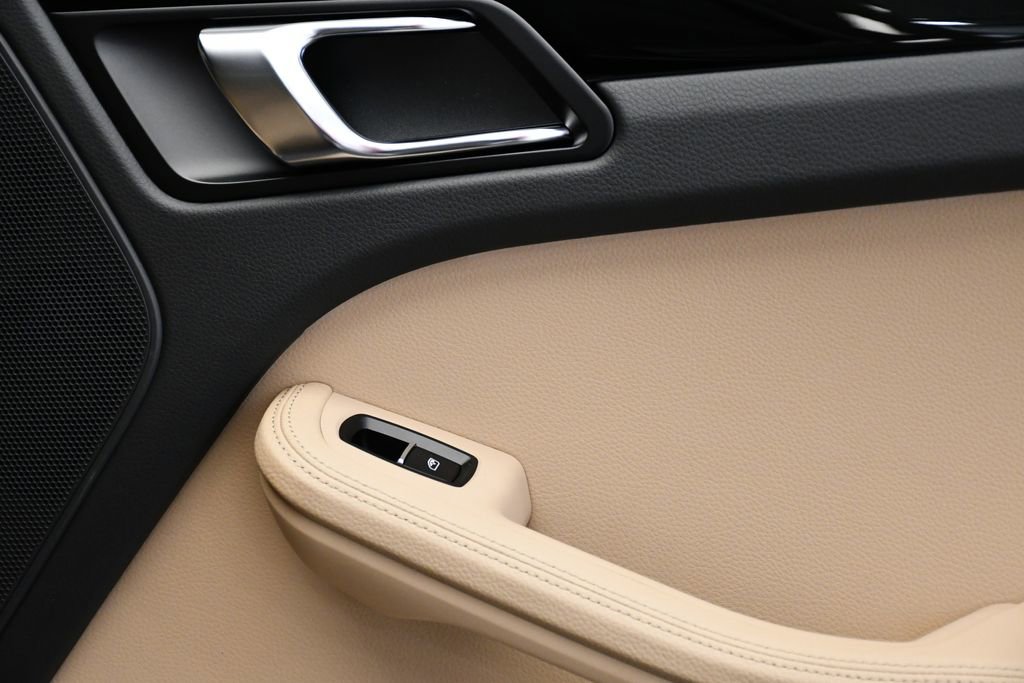 Certified 2025 Porsche Macan image 52