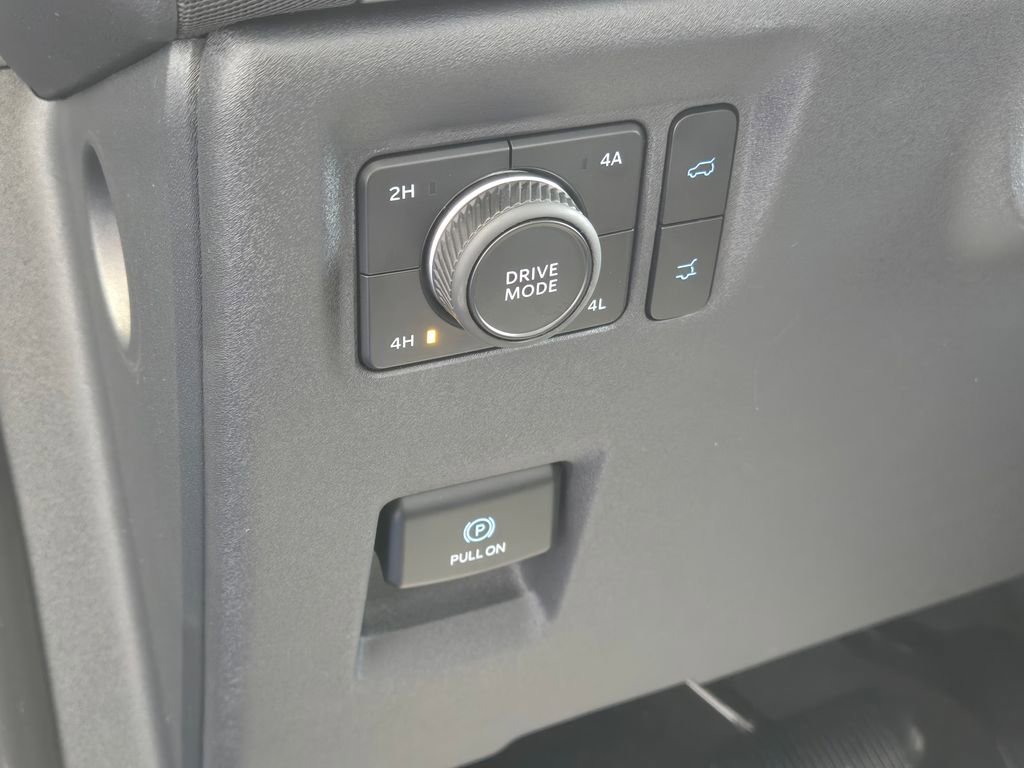 Used 2025 Ford Expedition Platinum image 13