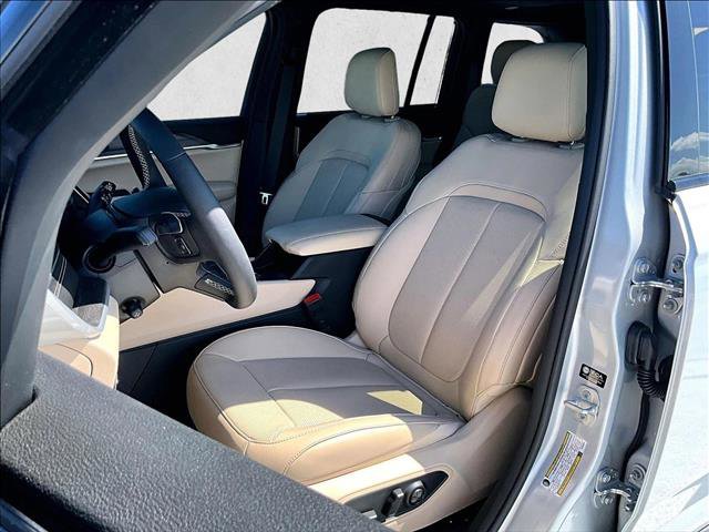 Used 2025 Jeep Grand Cherokee Limited w/ Luxury Tech Group II RWD image 27