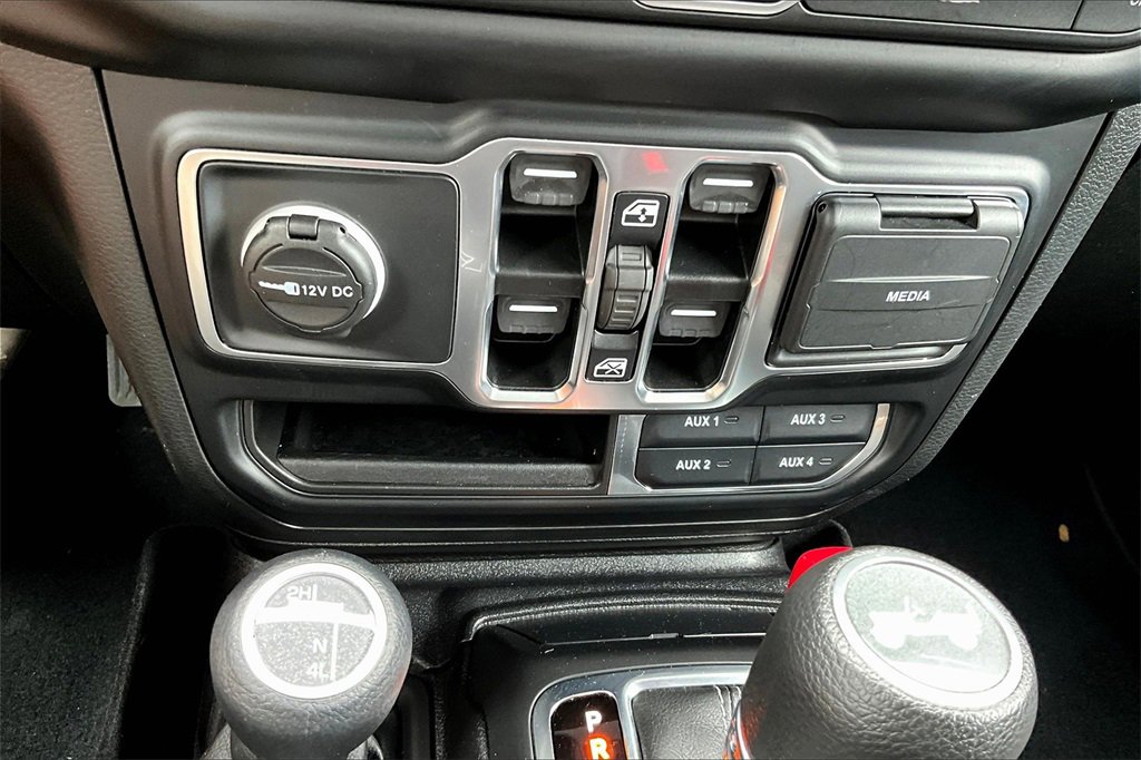 Used 2023 Jeep Wrangler Sahara image 15