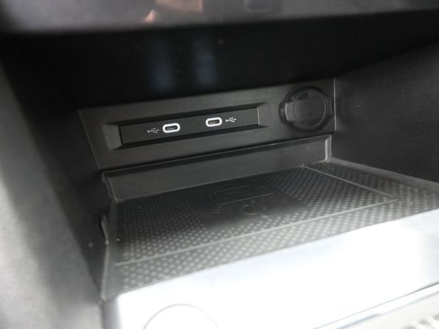 Used 2021 Volkswagen Tiguan SE image 9