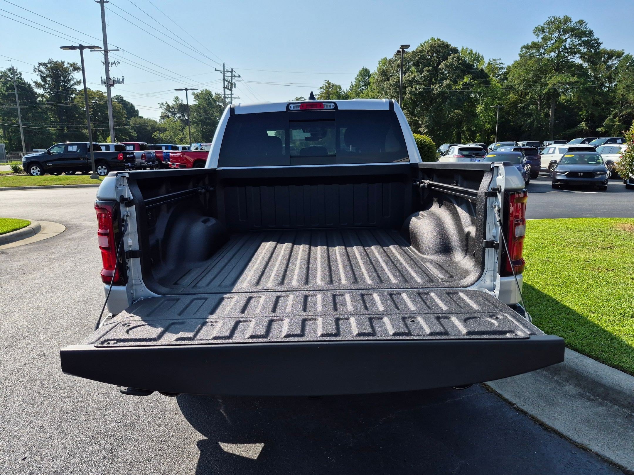 New 2026 RAM 1500 Express AWD/4WD image 19