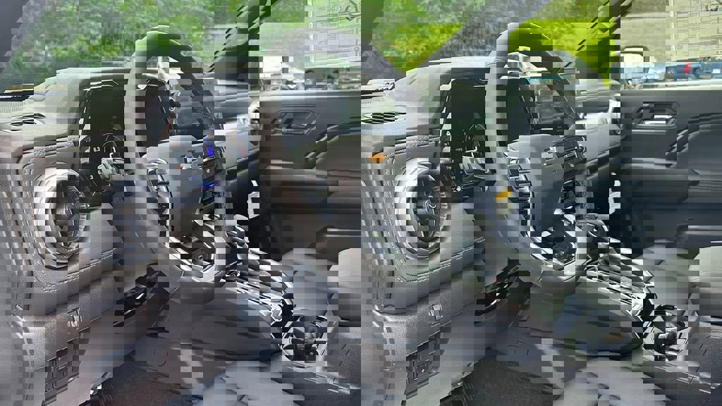 New 2025 Chevrolet Colorado LT w/ LT Convenience Package image 11