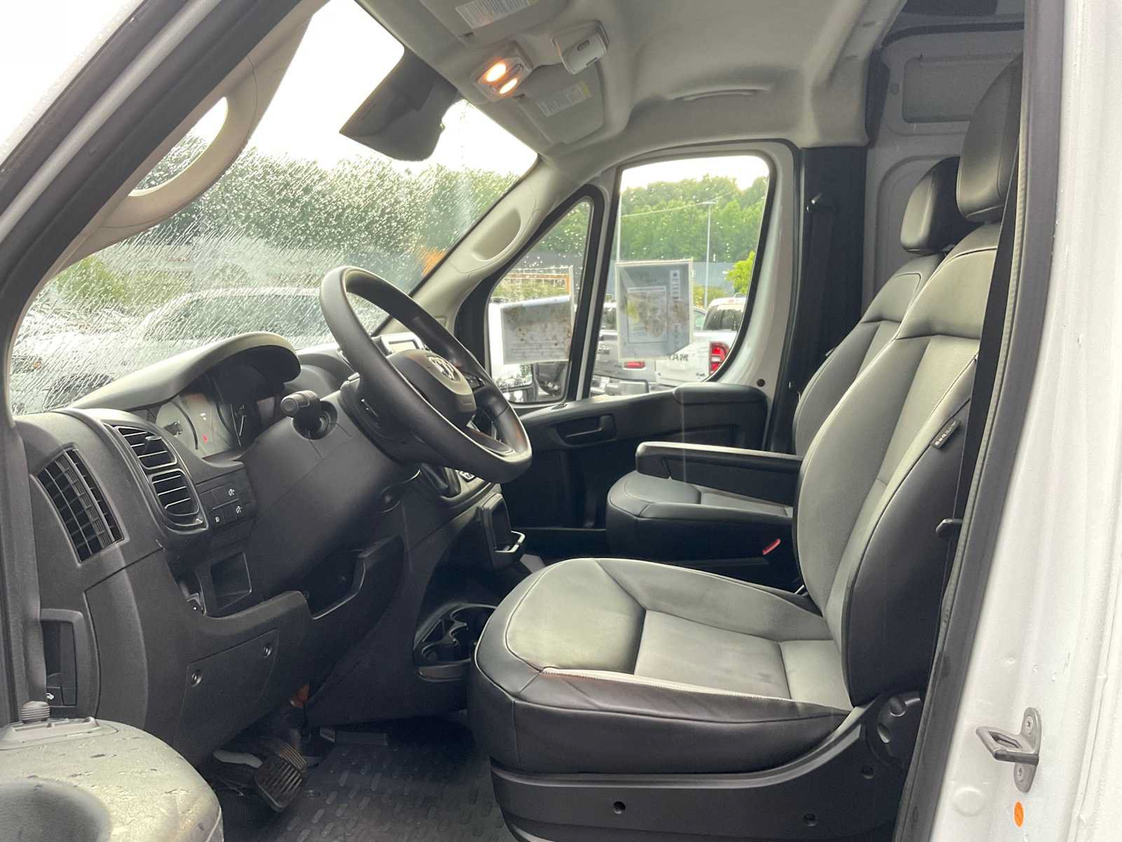 Used 2024 RAM ProMaster 2500 w/ Convenience Group FWD image 12