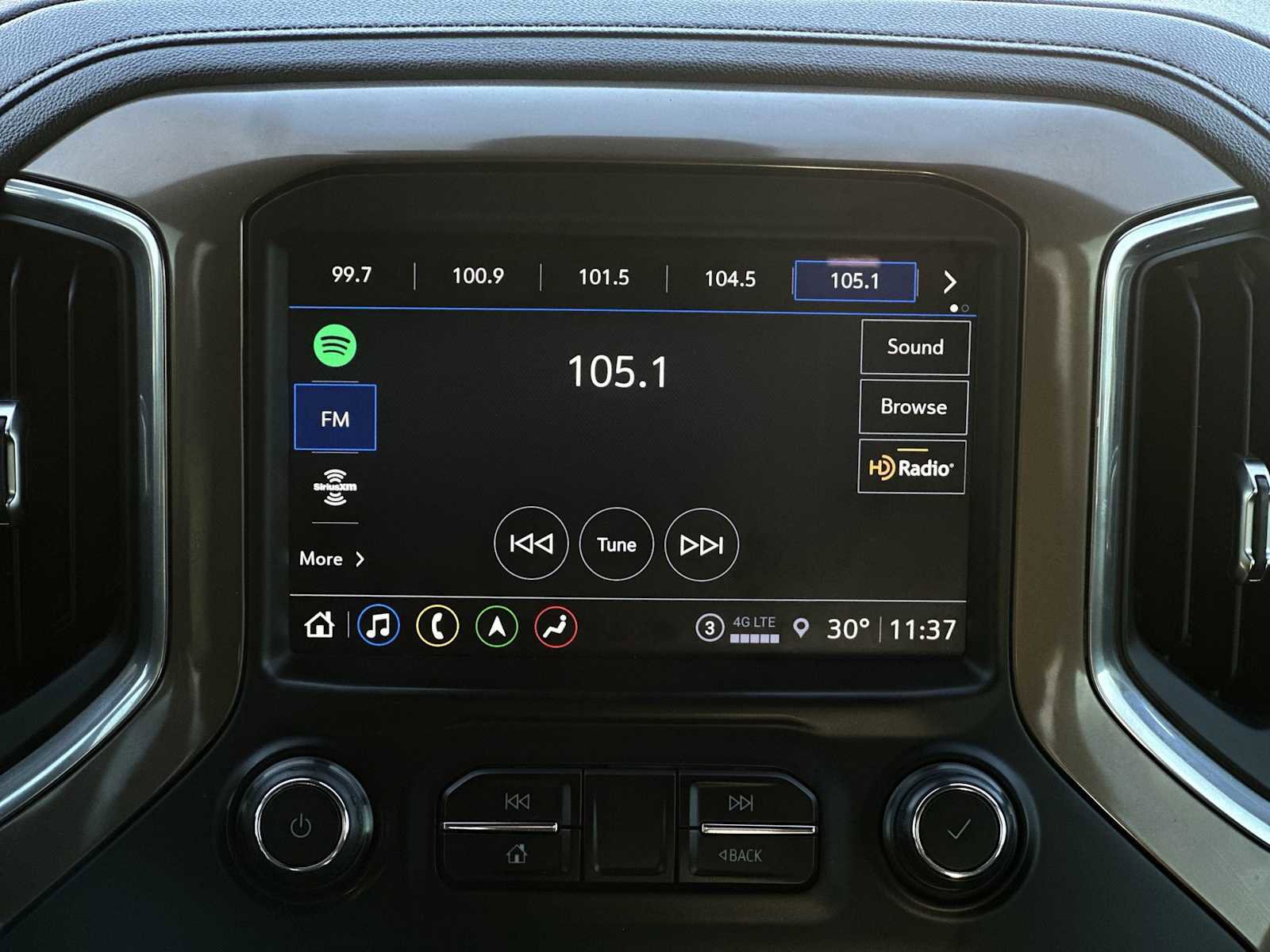 Used 2021 Chevrolet Silverado 1500 High Country w/ Technology Package image 12