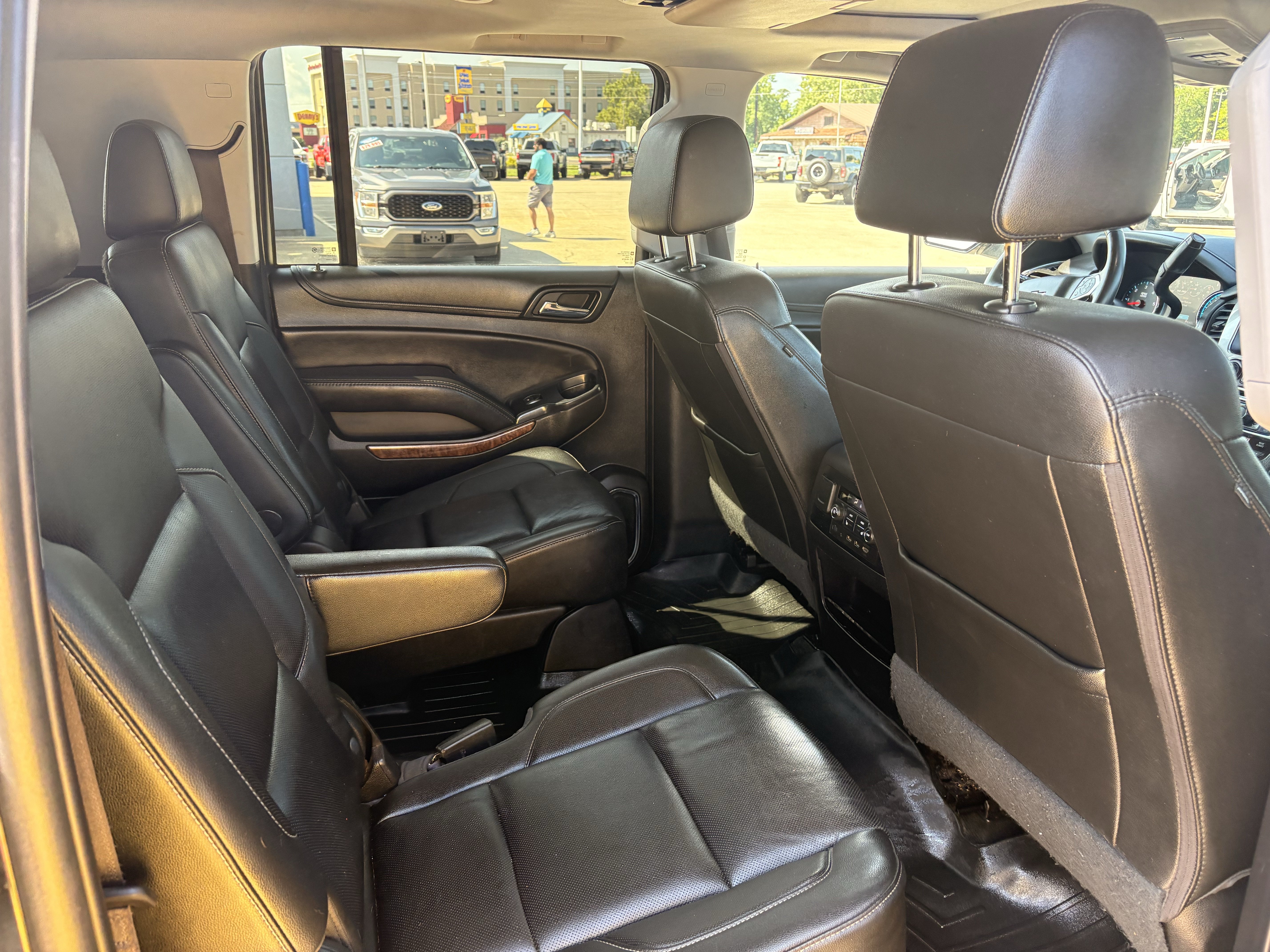 Used 2017 Chevrolet Suburban Premier AWD/4WD image 8