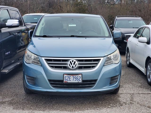 Used 2010 Volkswagen Routan SE image 2