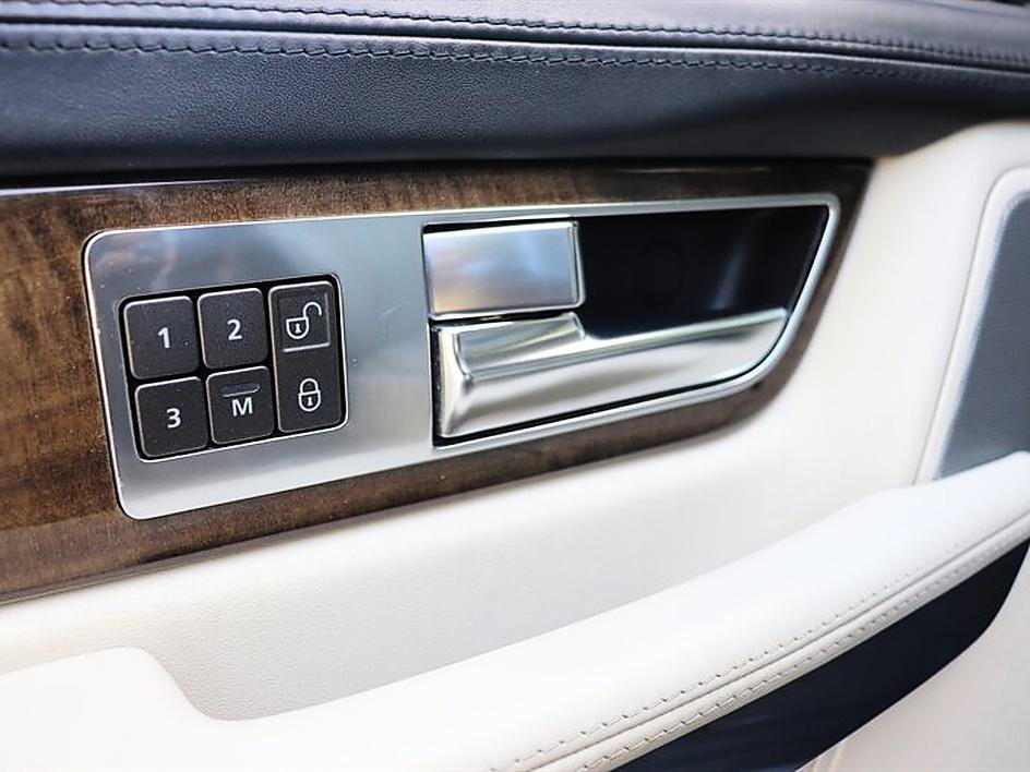 Used 2011 Land Rover Range Rover Sport HSE LUX AWD/4WD image 27