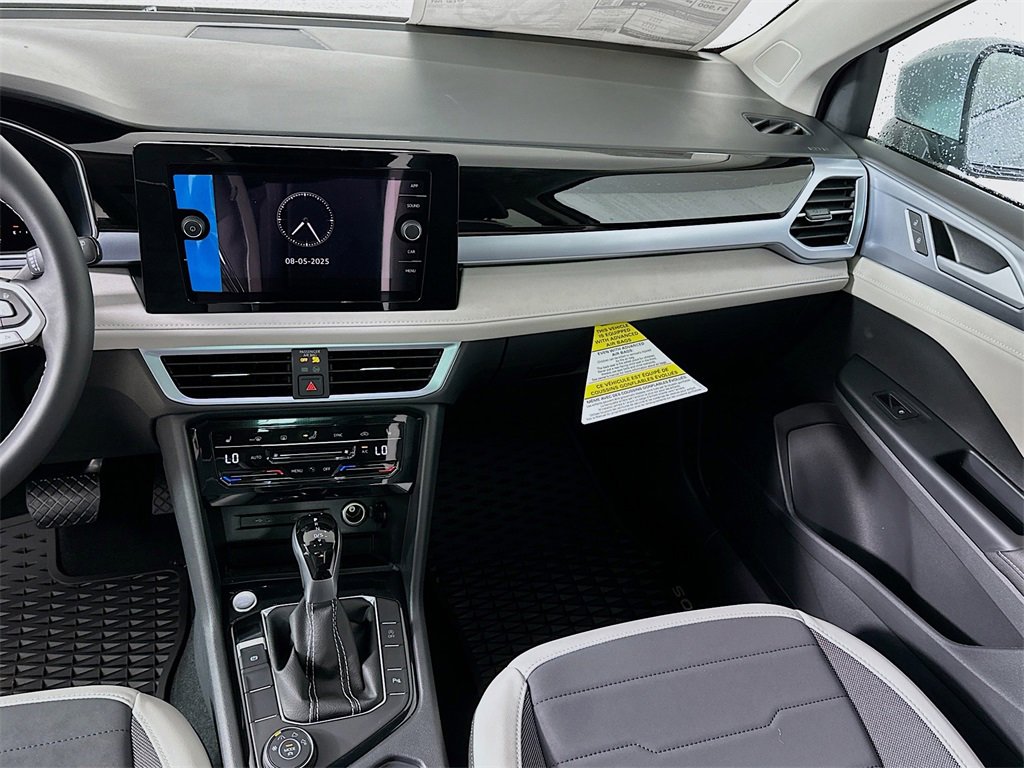 New 2025 Volkswagen Taos SE image 20