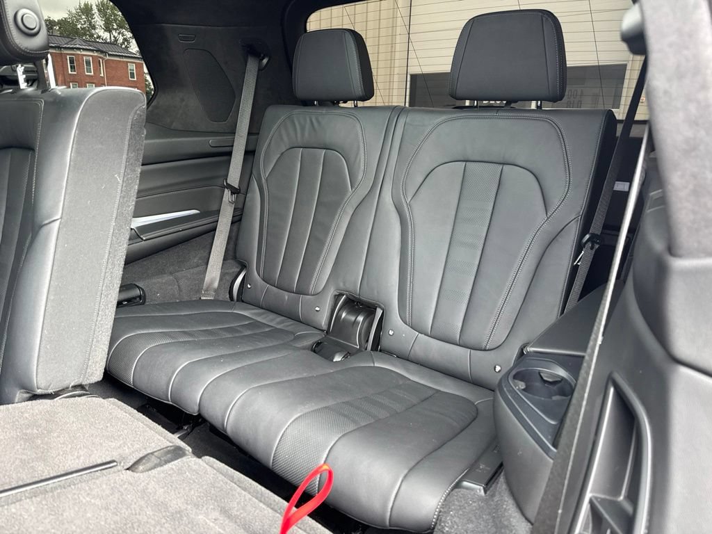 Used 2022 BMW X7 xDrive40i w/ M Sport Package AWD/4WD image 36