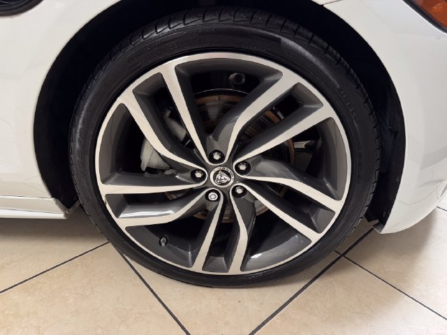 Used 2024 Jaguar XF R-Dynamic SE AWD/4WD image 27