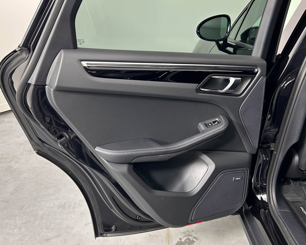 New 2026 Porsche Macan AWD/4WD image 28