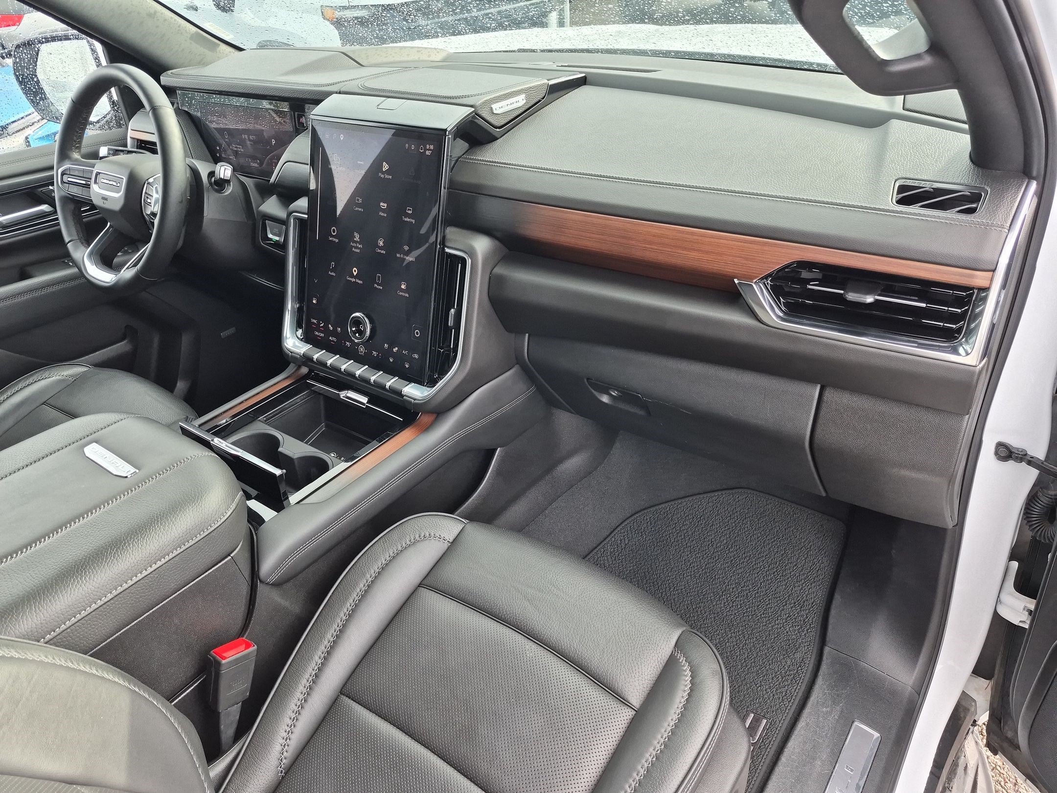 Used 2025 GMC Yukon XL Denali AWD/4WD image 32