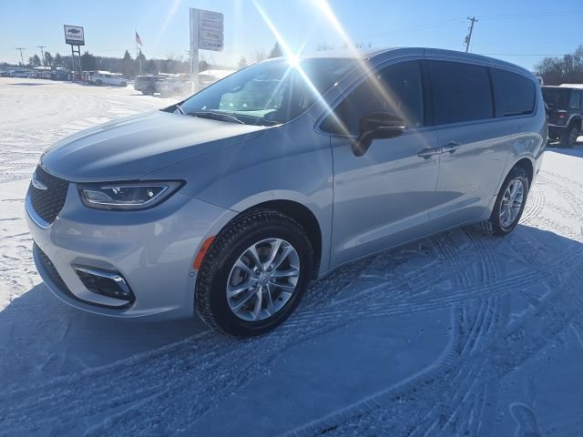 New 2026 Chrysler Pacifica Select