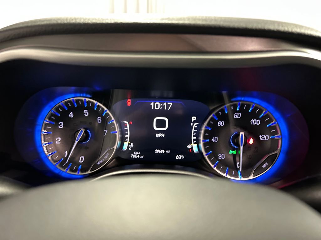 Used 2025 Chrysler Pacifica Select w/ Uconnect Theater Family Group image 16