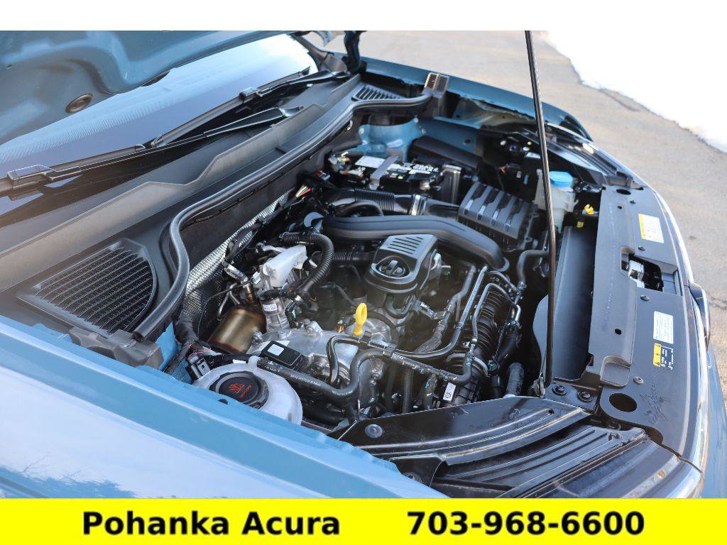 Used 2025 Volkswagen Taos SEL image 32