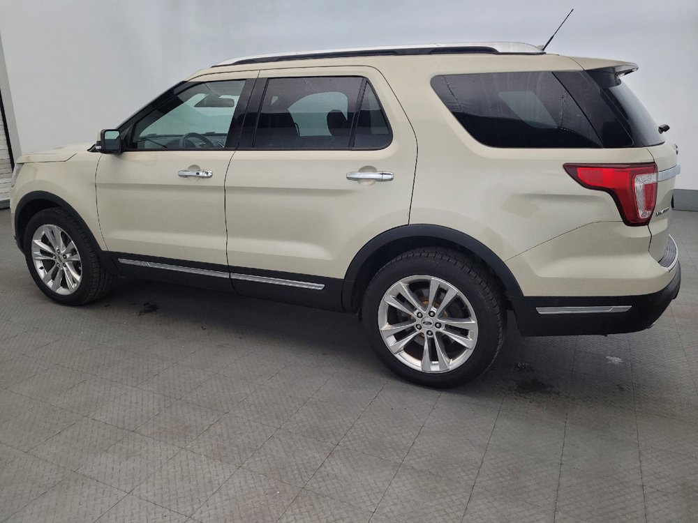 Used 2018 Ford Explorer Limited w/ Equipment Group 301A AWD/4WD image 3