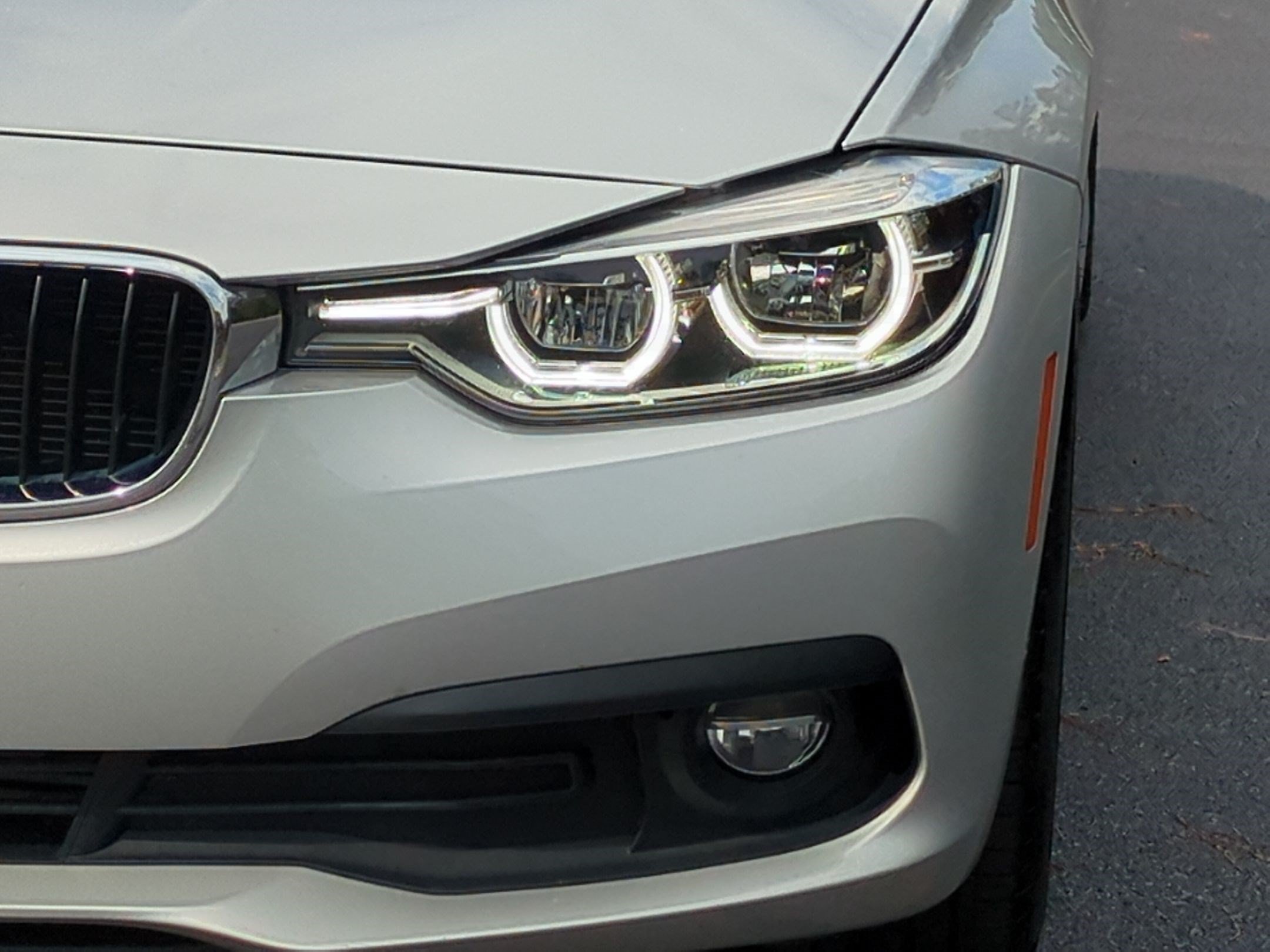 Used 2018 BMW 320i xDrive Sedan AWD/4WD image 6