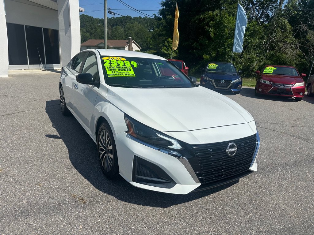 Used 2025 Nissan Altima 2.5 SV FWD image 7