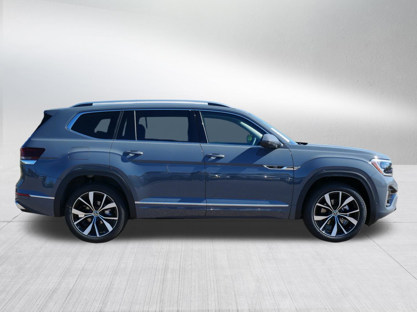 New 2026 Volkswagen Atlas SEL Premium R-Line image 2