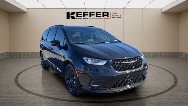 New 2026 Chrysler Pacifica Limited FWD image 7