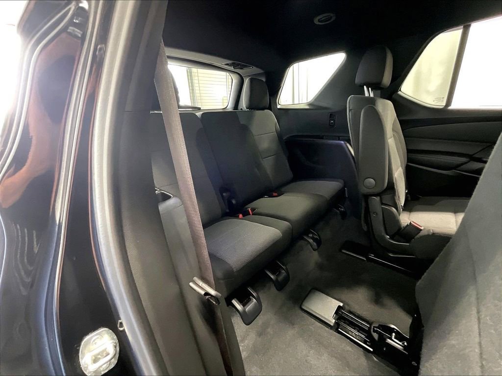 Used 2023 Chevrolet Traverse LT w/ Midnight/Sport Edition AWD/4WD image 17